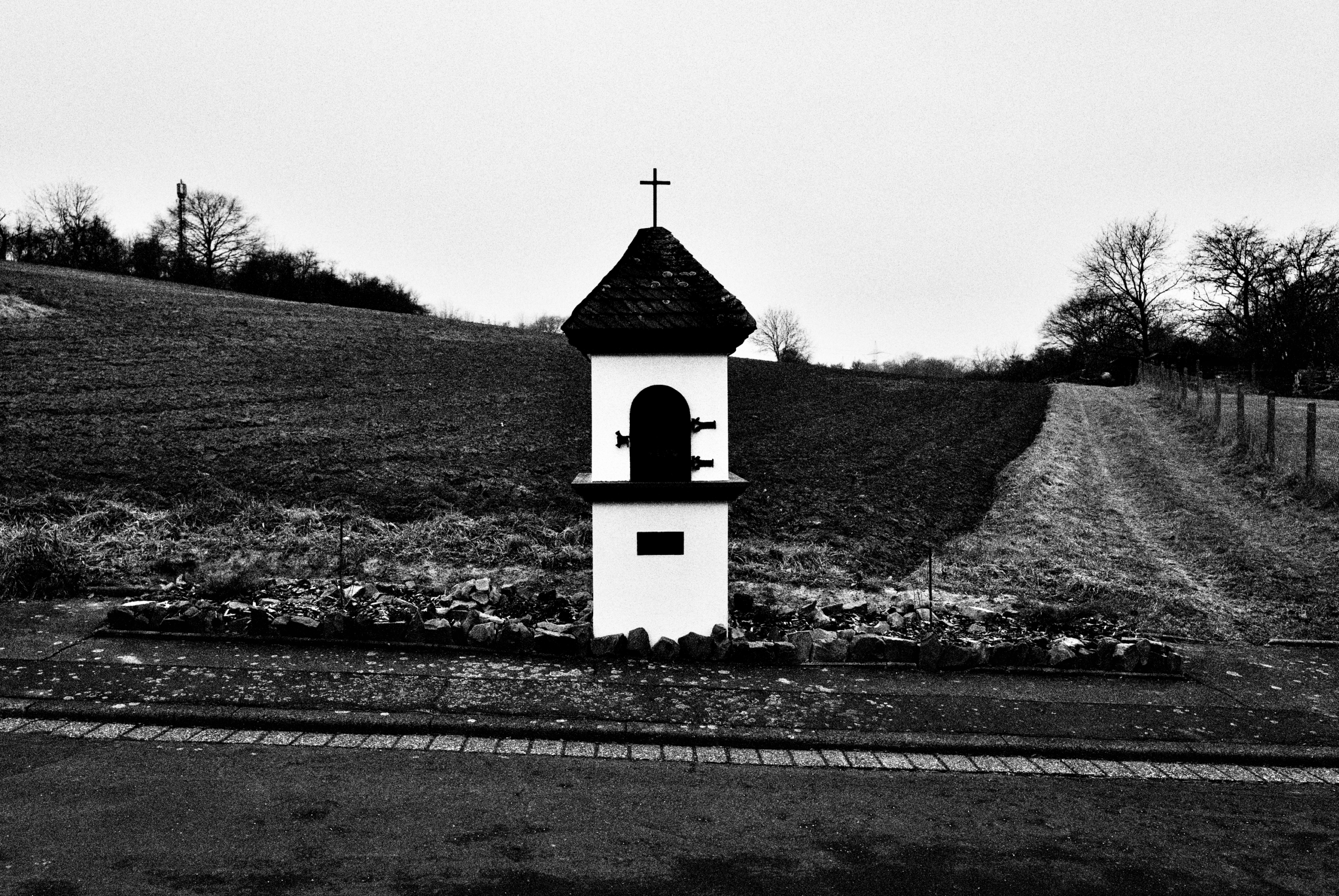Eschhofen-Brueckenweg-Leica-Q2-Monochrom-Sascha-Buettner-05 Eschhöfer Brücken-Weg, Januar 2026. Schwarzweiß-Fotografie mit Leica Q2 Monochrom von Sascha Büttner.