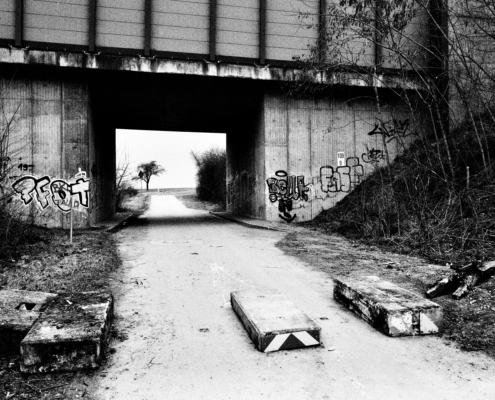 Eschhöfer Brücken-Weg, Januar 2026. Schwarzweiß-Fotografie mit Leica Q2 Monochrom von Sascha Büttner.