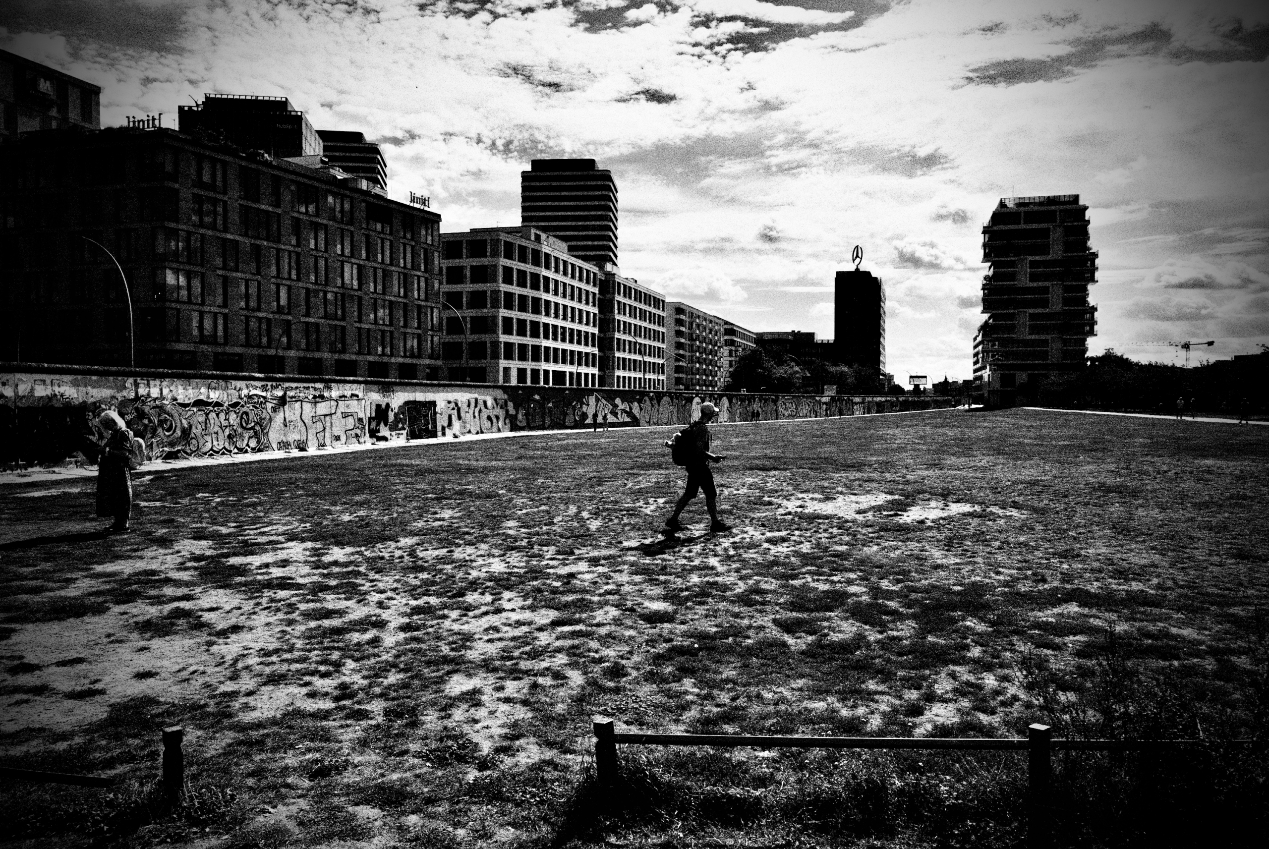 Sascha Büttner Leica Fotografie Berlin Dérive! (2026)